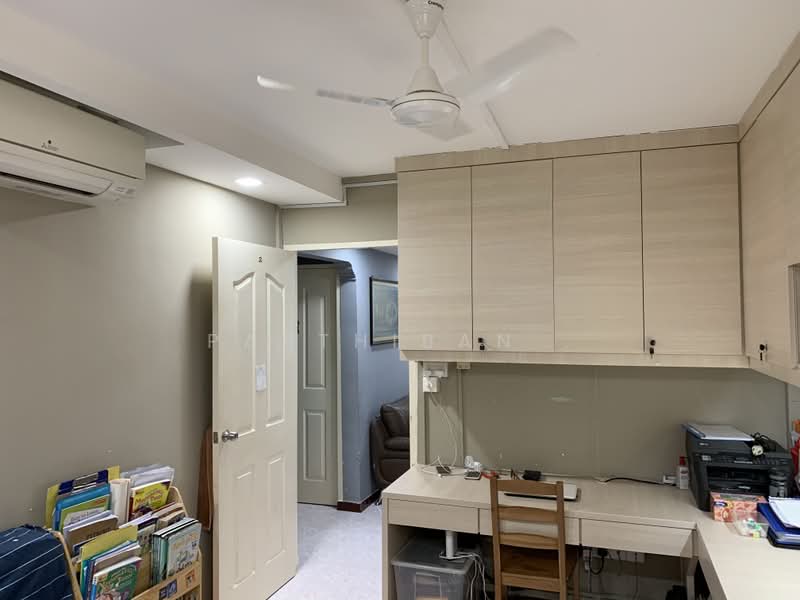 349 Bukit Batok Street 34, 349 Bukit Batok Street 34, 3 Bedrooms, 904 sqft, HDB Flat For Sale, by Parthiban R, 23135739 - Bedroom 1 - PropertyGuru.com.sg