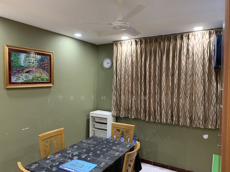 349 Bukit Batok Street 34, 349 Bukit Batok Street 34, 3 Bedrooms, 904 sqft, HDB Flat For Sale, by Parthiban R, 23135739 - Bed room 2 - PropertyGuru.com.sg