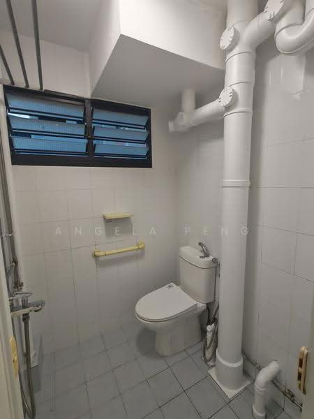 42 Cambridge Road, 42 Cambridge Road, Farrer Park / Serangoon Rd, 3 Bedrooms, 990 sqft, HDB Flat For Rent, by Angela Peng, 23146090 - Bathroom - PropertyGuru.com.sg