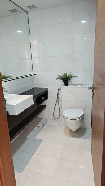 powder room at level 1