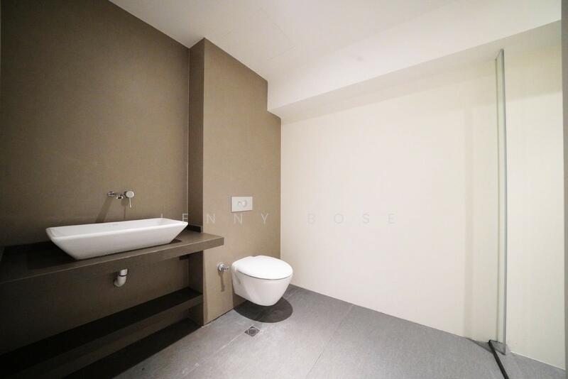 Nice-sized Bath 