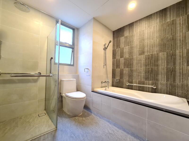Aspen Heights, 261 River Valley Road, 4 Bedrooms, 1,582 sqft, Condominium For Rent, by Jeck Ng, 23183524 - Master Bathroom - PropertyGuru.com.sg
