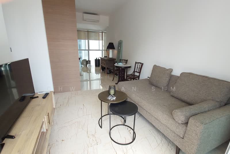 Queens Peak, Dundee Road, 2 Bedrooms, 807 sqft, Condominium For Rent, by Chwee San Sim, 23185248 - Living room. - PropertyGuru.com.sg
