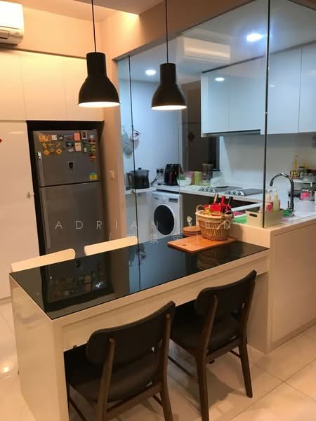 Palm Isles, 32 Flora Drive, 2 Bedrooms, 807 sqft, Condominium For Rent, by Adrian Teng (郑景荣), 23194583 - PropertyGuru.com.sg