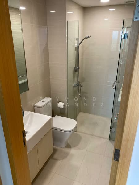 Thomson Three, 43 Bright Hill Drive, 2 Bedrooms, 710 sqft, Condominium For Rent, by Reymond Fernandez, 23197470 - common toilet - PropertyGuru.com.sg