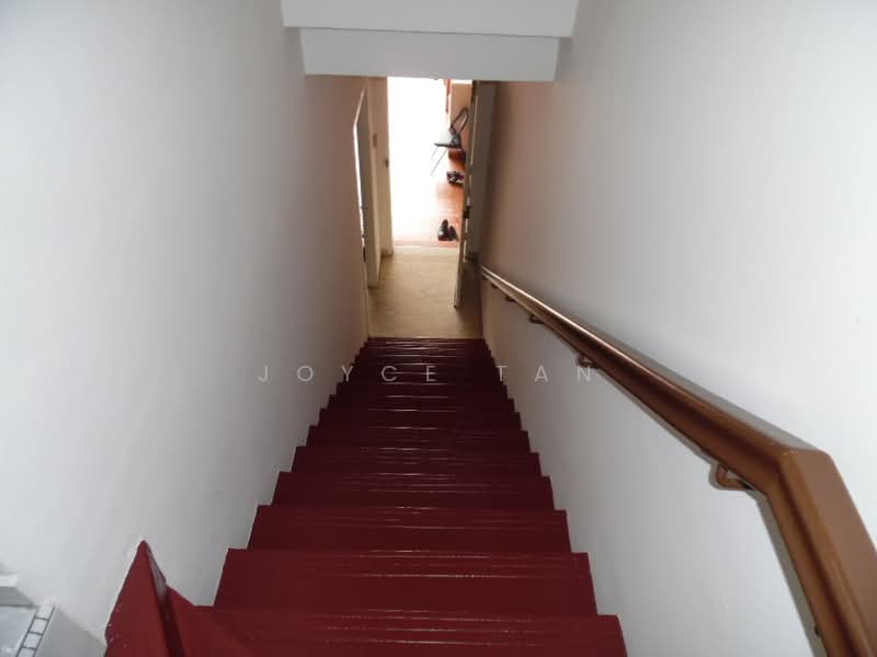 2nd floor for Rent. Looking for single, couple n family with 1/2 small kids., Jalan Tari Serimpi, 2 Bedrooms, 800 sqft, Terraced House For Rent, by Joyce Tan, 23199532 - PropertyGuru.com.sg