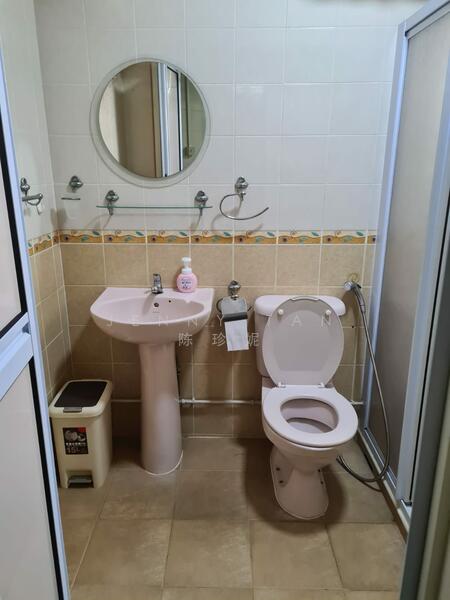 For Rent - 262C Compassvale Street