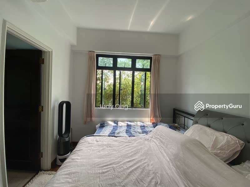 Big master bedroom can place 2 beds