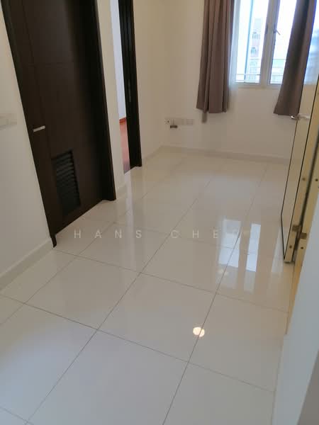 Treasures @ G20, 35 Lorong 20 Geylang, 1 Bedroom, 495 sqft, Condominium For Sale, by Hans Chee, 23212314 - Long living space with window - PropertyGuru.com.sg