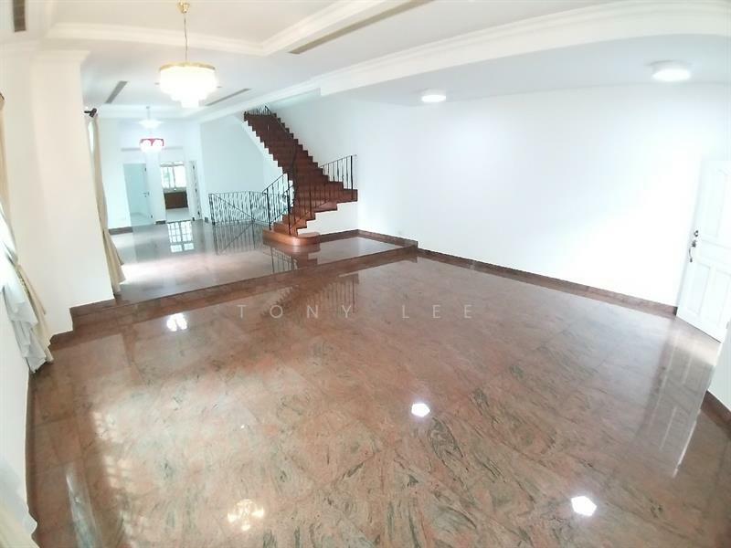 [No Longer Available] 3 storeys semidetached house at Bukit Teresa Cl