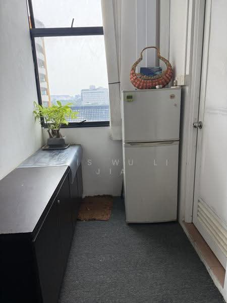 Tradehub 21, 18 Boon Lay Way, Boon Lay / Jurong / Tuas, 100 sqft, Light Industrial (B1) For Rent, by Iris Wu Li Jia, 23237341 - Balcony - CommercialGuru.com.sg