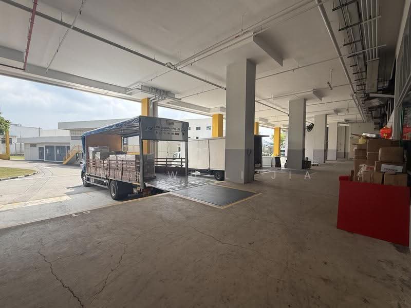Tradehub 21, 18 Boon Lay Way, Boon Lay / Jurong / Tuas, 100 sqft, Light Industrial (B1) For Rent, by Iris Wu Li Jia, 23237341 - Exterior - CommercialGuru.com.sg
