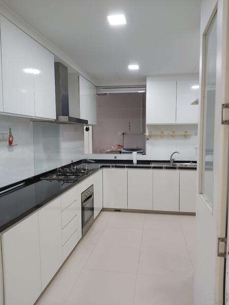 spacious and bright kitchen