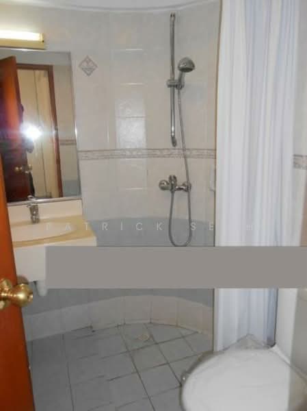 Surrey Court, 12 Surrey Court, 2 Bedrooms, 850 sqft, Condominium For Rent, by Patrick Seah, 23260066 - bedroom 2 Bath - PropertyGuru.com.sg