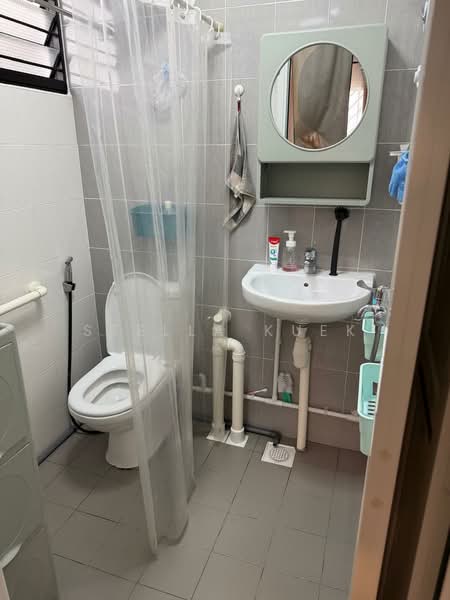 123 Mcnair Road, 123 Mcnair Road, Room Rental, 700 sqft, HDB Flat For Rent, by Stella Kuek, 23261483 - Master Bathroom View 2 - PropertyGuru.com.sg
