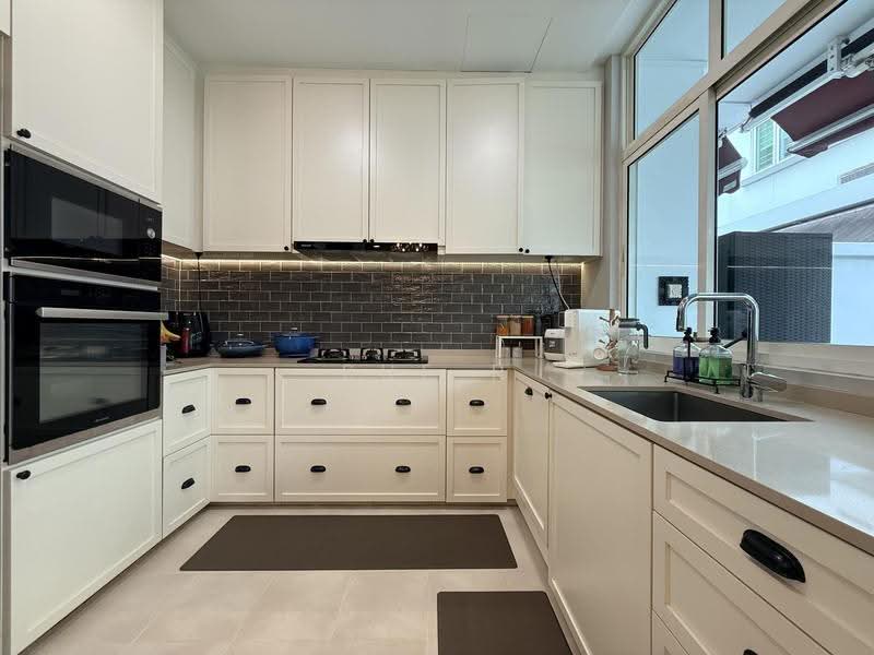 The Shaughnessy, 80 Miltonia Close, Sembawang / Yishun, 5 Bedrooms, 3,307 sqft, Cluster House For Sale, by Sue R, 23262876 - Kitchen - PropertyGuru.com.sg