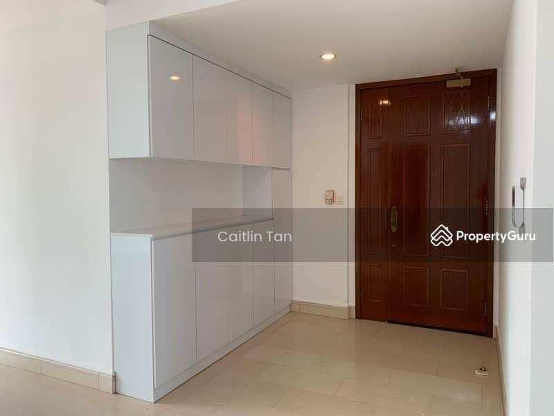 Nice spacious foyer