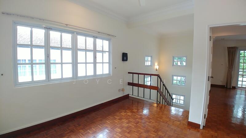 For Rent - Hilltop Charming Bungalow with Pool, Mount Sinai, Vacant, Accessible!