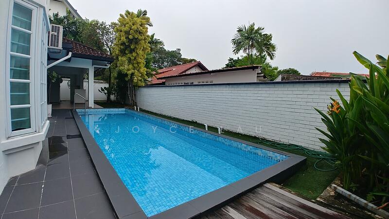 For Rent - Hilltop Charming Bungalow with Pool, Mount Sinai, Vacant, Accessible!