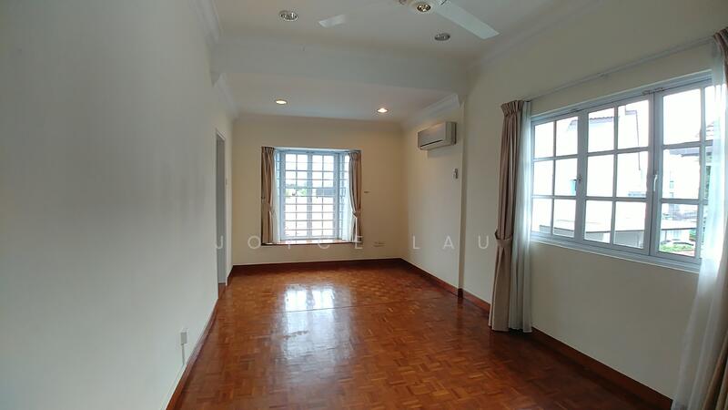 For Rent - Hilltop Charming Bungalow with Pool, Mount Sinai, Vacant, Accessible!