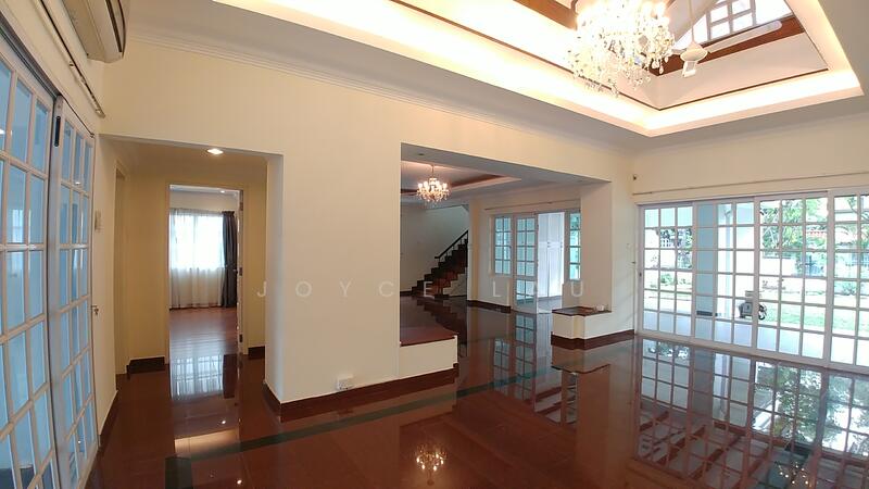 For Rent - Hilltop Charming Bungalow with Pool, Mount Sinai, Vacant, Accessible!