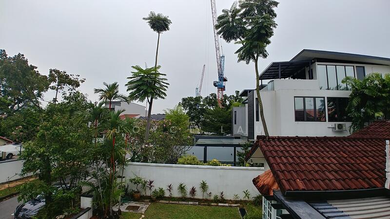 For Rent - Hilltop Charming Bungalow with Pool, Mount Sinai, Vacant, Accessible!