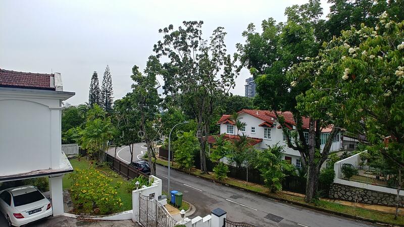 For Rent - Hilltop Charming Bungalow with Pool, Mount Sinai, Vacant, Accessible!