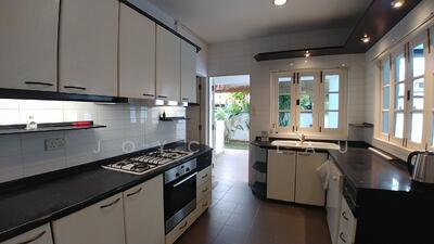 For Rent - Hilltop Charming Bungalow with Pool, Mount Sinai, Vacant, Accessible!