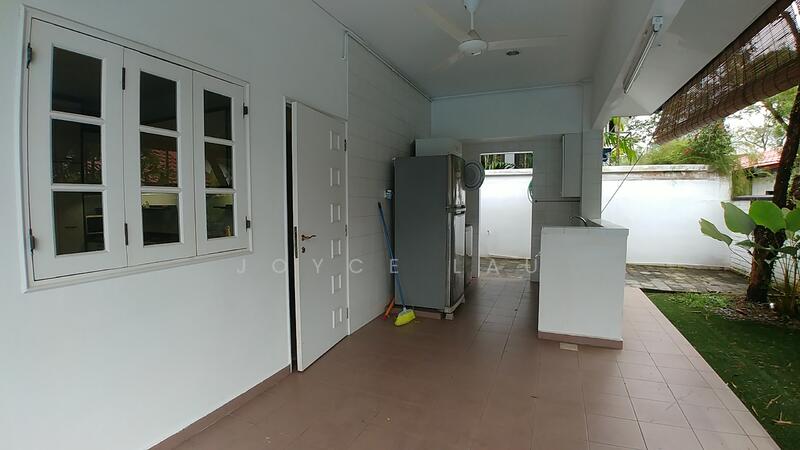 For Rent - Hilltop Charming Bungalow with Pool, Mount Sinai, Vacant, Accessible!