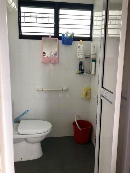 624 Ang Mo Kio Avenue 4, 624 Ang Mo Kio Avenue 4, Ang Mo Kio / Bishan / Thomson, 2 Bedrooms, 721 sqft, HDB Flat For Rent, by Janine Lim, 23275645 - Bathroom - PropertyGuru.com.sg