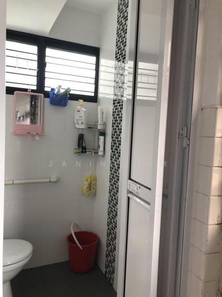 624 Ang Mo Kio Avenue 4, 624 Ang Mo Kio Avenue 4, Ang Mo Kio / Bishan / Thomson, 2 Bedrooms, 721 sqft, HDB Flat For Rent, by Janine Lim, 23275645 - Bathroom - PropertyGuru.com.sg