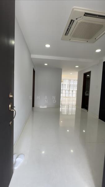 For Rent - UE Square