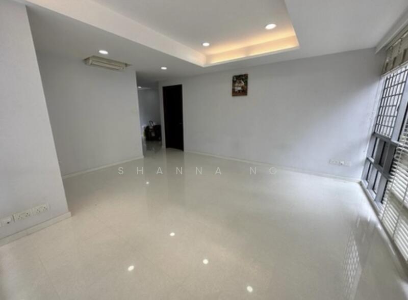 For Rent - UE Square