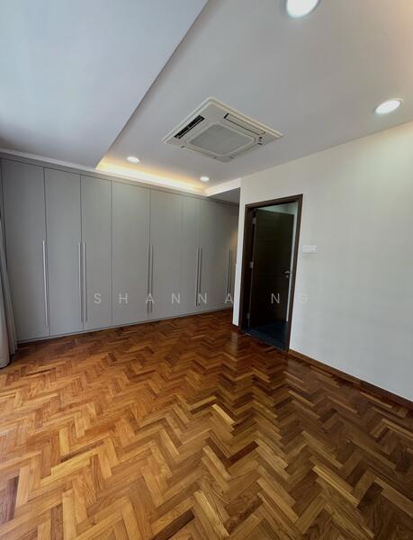 For Rent - UE Square