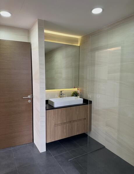 For Rent - UE Square