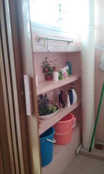 130 Clarence Lane, 130 Clarence Lane, Room Rental, 150 sqft, HDB Flat For Rent, by Shibani Banerjee, 23289487 - Bathroom - PropertyGuru.com.sg