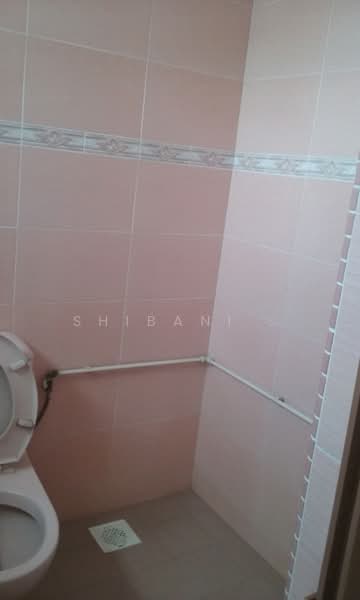 130 Clarence Lane, 130 Clarence Lane, Room Rental, 150 sqft, HDB Flat For Rent, by Shibani Banerjee, 23289487 - Bathroom - PropertyGuru.com.sg