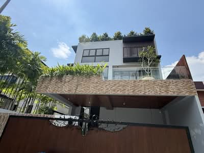 For Sale - D.10-Super Prime Location - Fernhill. Within 1km SCGS