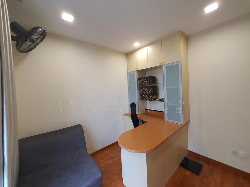 The Lakeshore, 31 Jurong West Street 41, Boon Lay / Jurong / Tuas, 3 Bedrooms, 1,109 sqft, Condominium For Rent, by Yap Tan Sing (Dylan) 叶谭信, 23290085 - Study / Common Bedroom 2 - PropertyGuru.com.sg