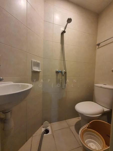The Lakeshore, 31 Jurong West Street 41, Boon Lay / Jurong / Tuas, 3 Bedrooms, 1,109 sqft, Condominium For Rent, by Yap Tan Sing (Dylan) 叶谭信, 23290085 - Bathroom - PropertyGuru.com.sg