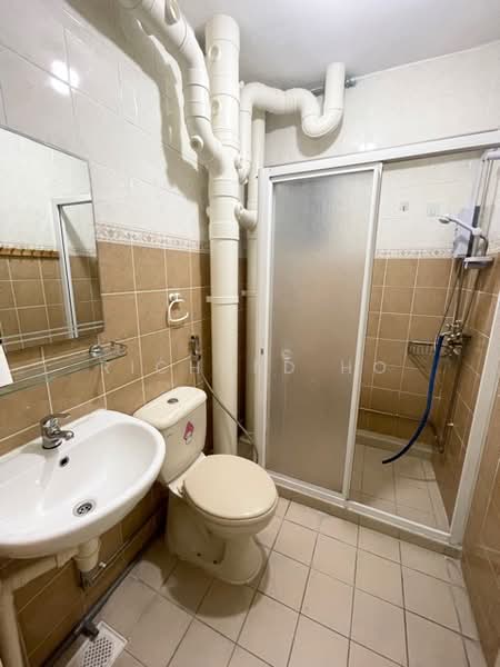 460 Clementi Avenue 3, 460 Clementi Avenue 3, 3 Bedrooms, 980 sqft, HDB Flat For Rent, by Richard Ho, 23295686 - Common Toilet - PropertyGuru.com.sg