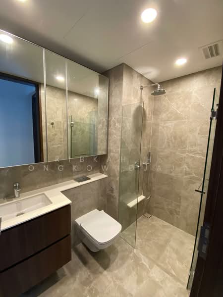 Artra, 10 Alexandra View, 3 Bedrooms, 1,044 sqft, Condominium For Rent, by Ribkah H. Ongkowidjaja, 23297389 - Common Bathroom - PropertyGuru.com.sg