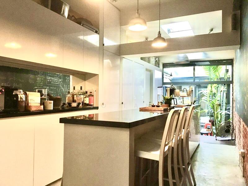 Tiong Bahru Prewar Conservation - Ground Floor with Courtyard, Yong Siak Street / Tiong Bahru, 3 Bedrooms, 1,400 sqft, Walk-up Apartment For Rent, by JO Tan, 23298931 - PropertyGuru.com.sg