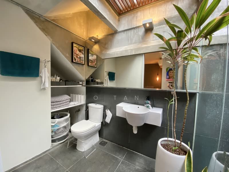 Tiong Bahru Prewar Conservation - Ground Floor with Courtyard, Yong Siak Street / Tiong Bahru, 3 Bedrooms, 1,400 sqft, Walk-up Apartment For Rent, by JO Tan, 23298931 - PropertyGuru.com.sg