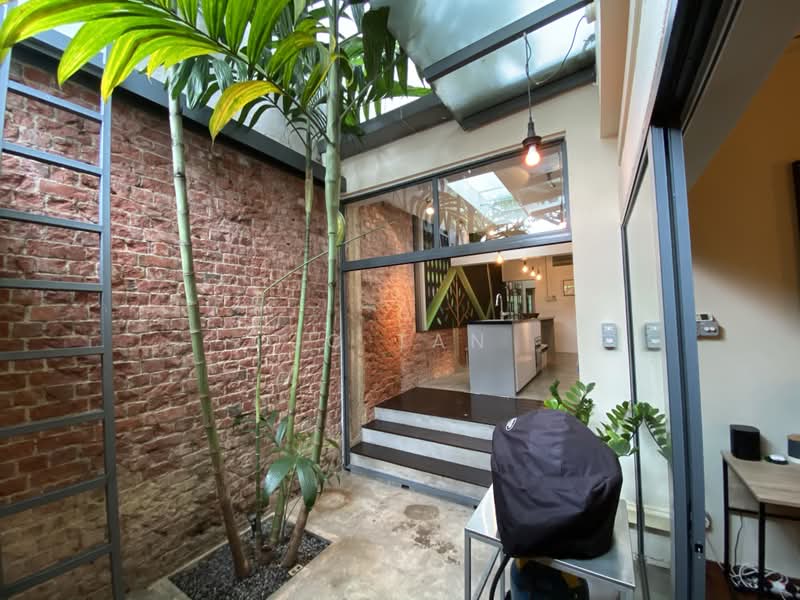 Tiong Bahru Prewar Conservation - Ground Floor with Courtyard, Yong Siak Street / Tiong Bahru, 3 Bedrooms, 1,400 sqft, Walk-up Apartment For Rent, by JO Tan, 23298931 - PropertyGuru.com.sg