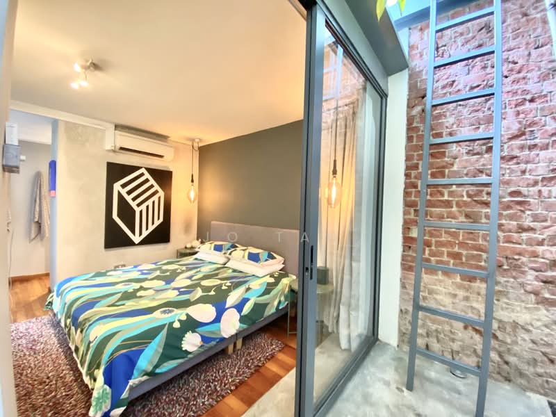 Tiong Bahru Prewar Conservation - Ground Floor with Courtyard, Yong Siak Street / Tiong Bahru, 3 Bedrooms, 1,400 sqft, Walk-up Apartment For Rent, by JO Tan, 23298931 - PropertyGuru.com.sg