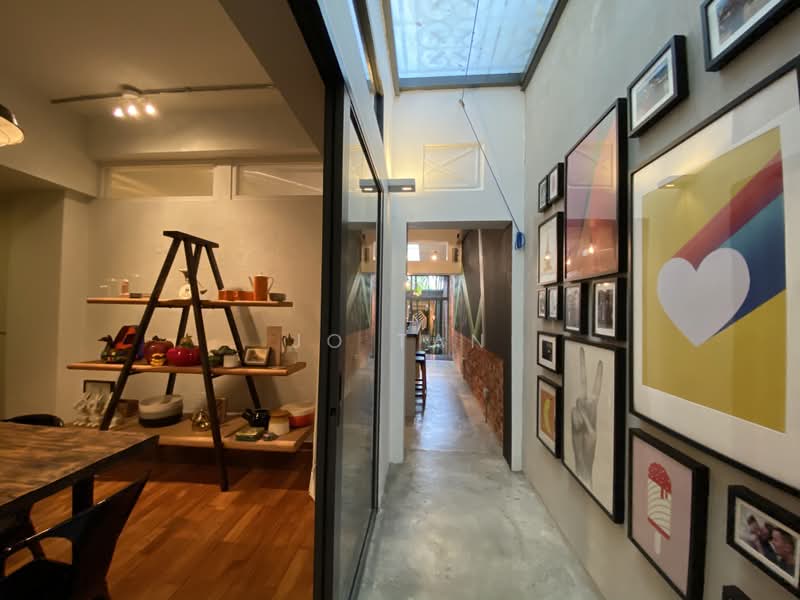 Tiong Bahru Prewar Conservation - Ground Floor with Courtyard, Yong Siak Street / Tiong Bahru, 3 Bedrooms, 1,400 sqft, Walk-up Apartment For Rent, by JO Tan, 23298931 - PropertyGuru.com.sg