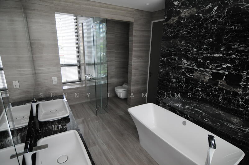 Spacious master bathroom not commonly found in newer developments