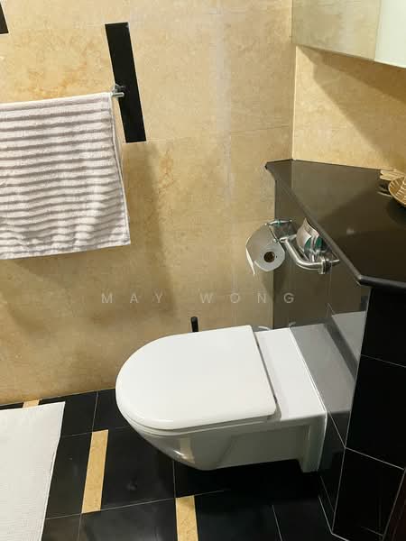 Robertson 100, 100 Robertson Quay, 2 Bedrooms, 936 sqft, Condominium For Rent, by May Wong, 23302002 - Common Bathroom - PropertyGuru.com.sg