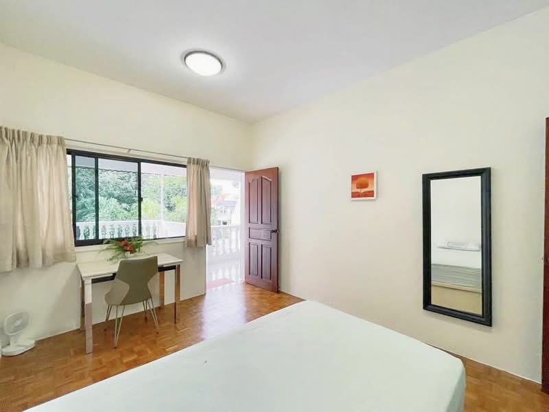 Balcony | Facing Park! Easy access to Lorong Chuan MRT - Tai Hwan Vicinity, Tai Hwan Terrace, Room Rental, 280 sqft, Terraced House For Rent, by Lester Ng, 23307679 - PropertyGuru.com.sg